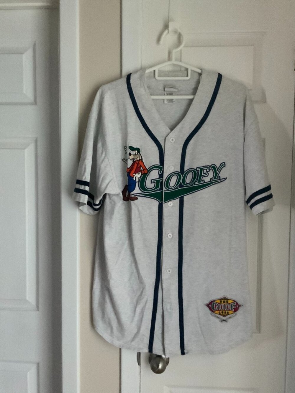 THE DISNEY STORE GOOFY BASEBALL SHORT SLEEVE SHIRT SIZE XL